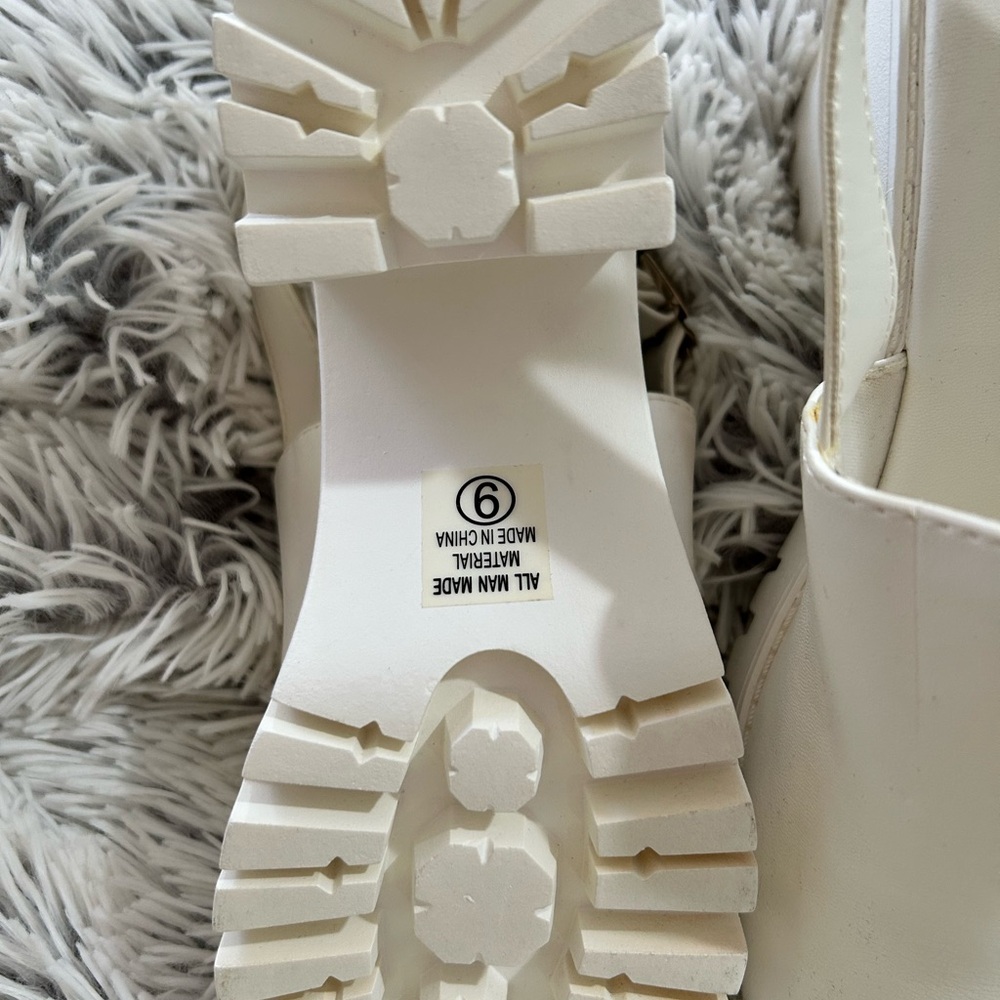 Soda NWOT Women's Size 9 Cream Wedge/Platform Summer Minimalist Casual - Picture 3 of 3